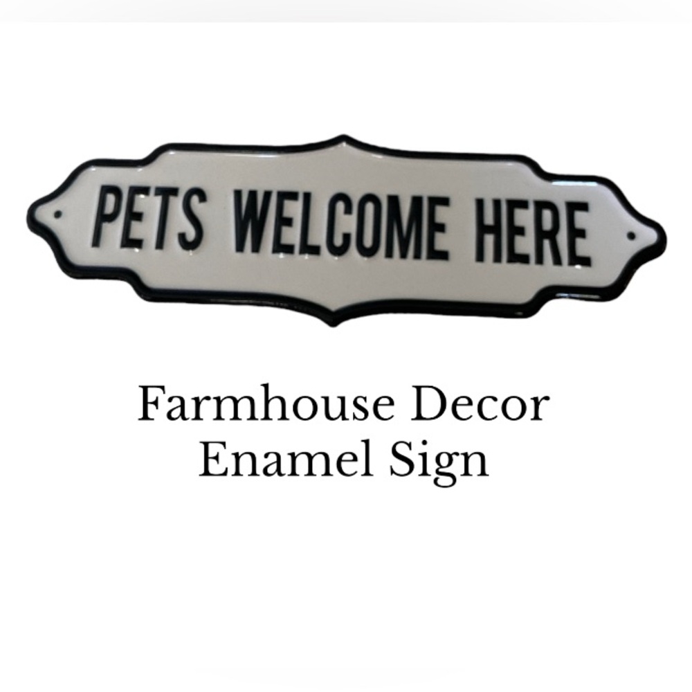 Farmhouse Sign: Pets Welcome Here